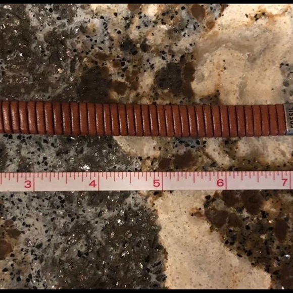 Fossil leather wrap bracelet adjustable size - Picture 4 of 5